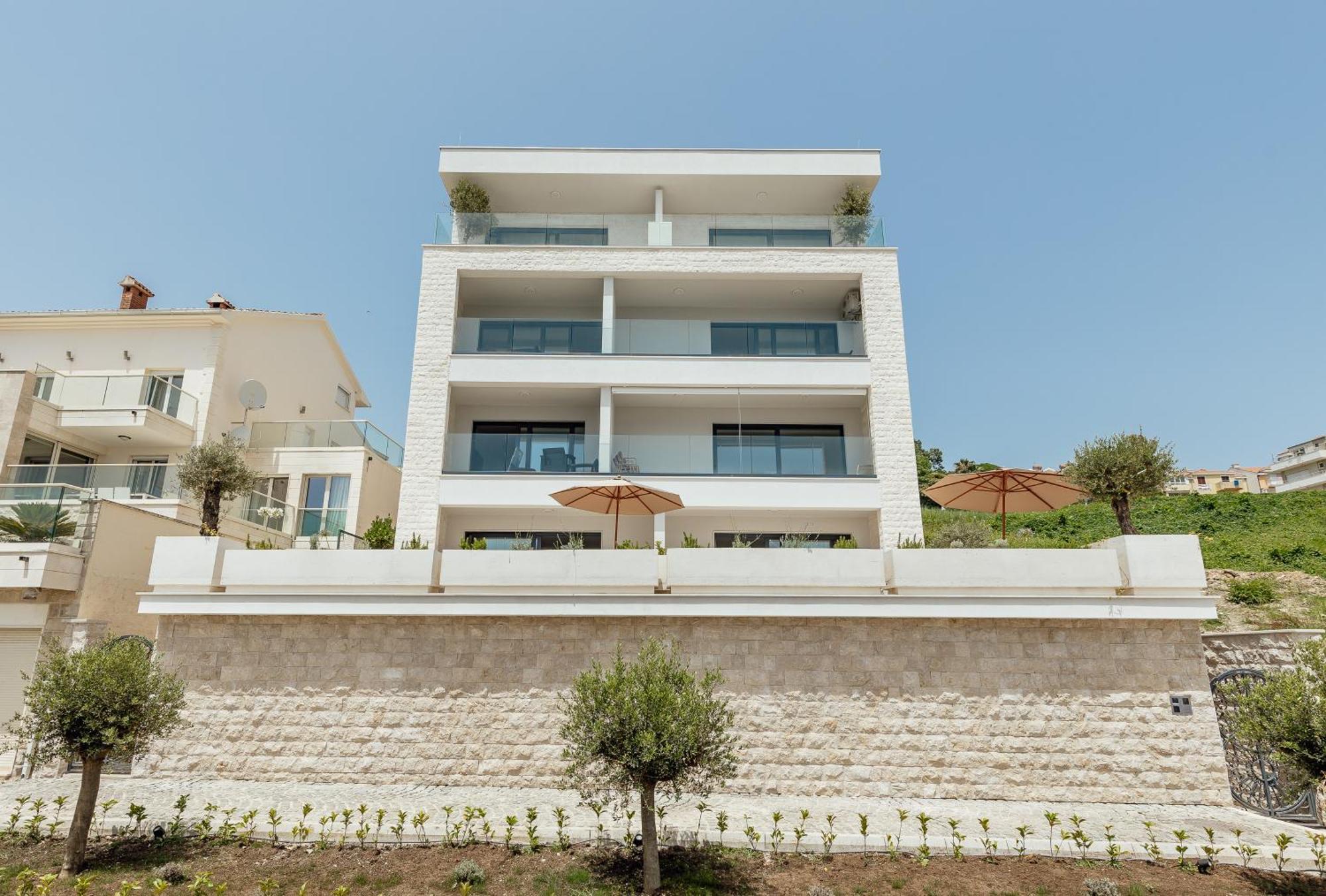 Savina Beachfront Oasis Herceg Novi Exterior photo