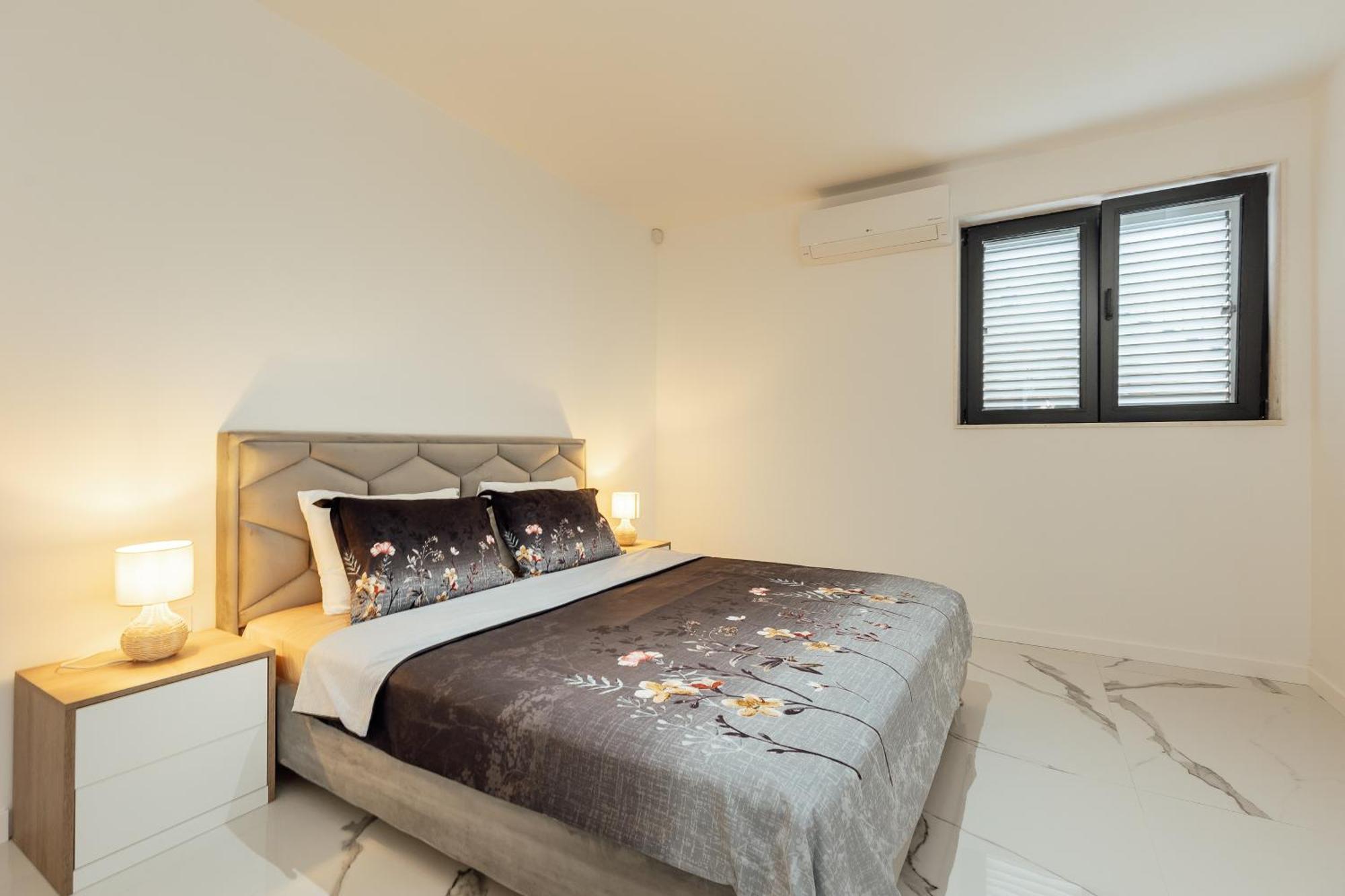 Savina Beachfront Oasis Herceg Novi Exterior photo