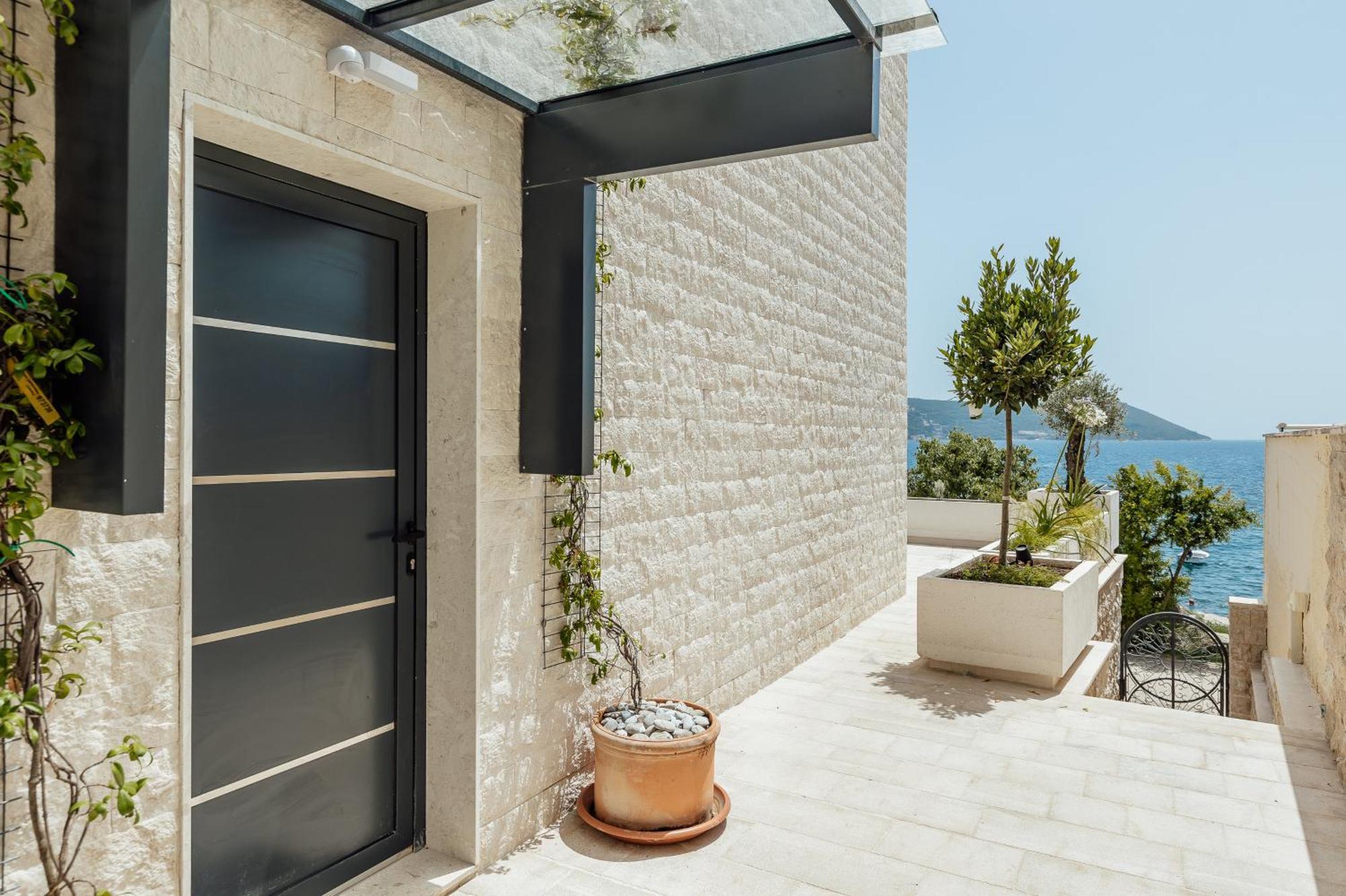 Savina Beachfront Oasis Herceg Novi Exterior photo