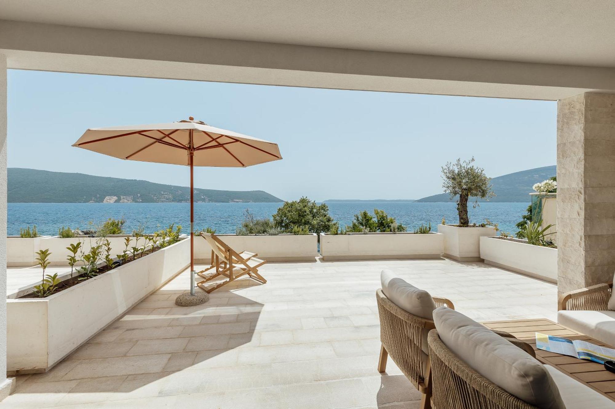 Savina Beachfront Oasis Herceg Novi Exterior photo