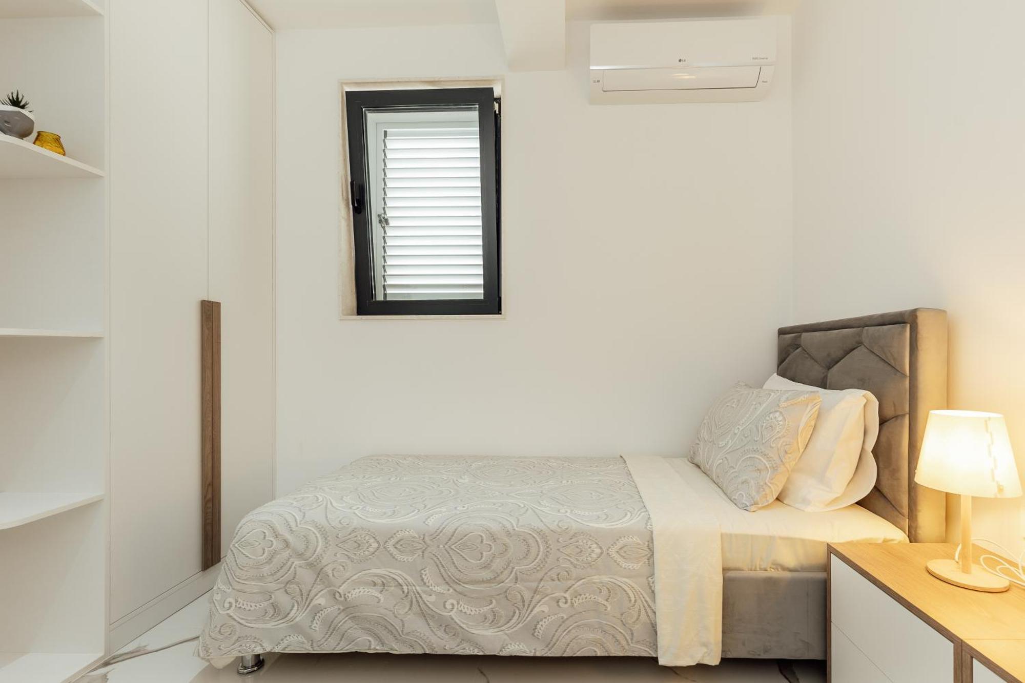 Savina Beachfront Oasis Herceg Novi Exterior photo