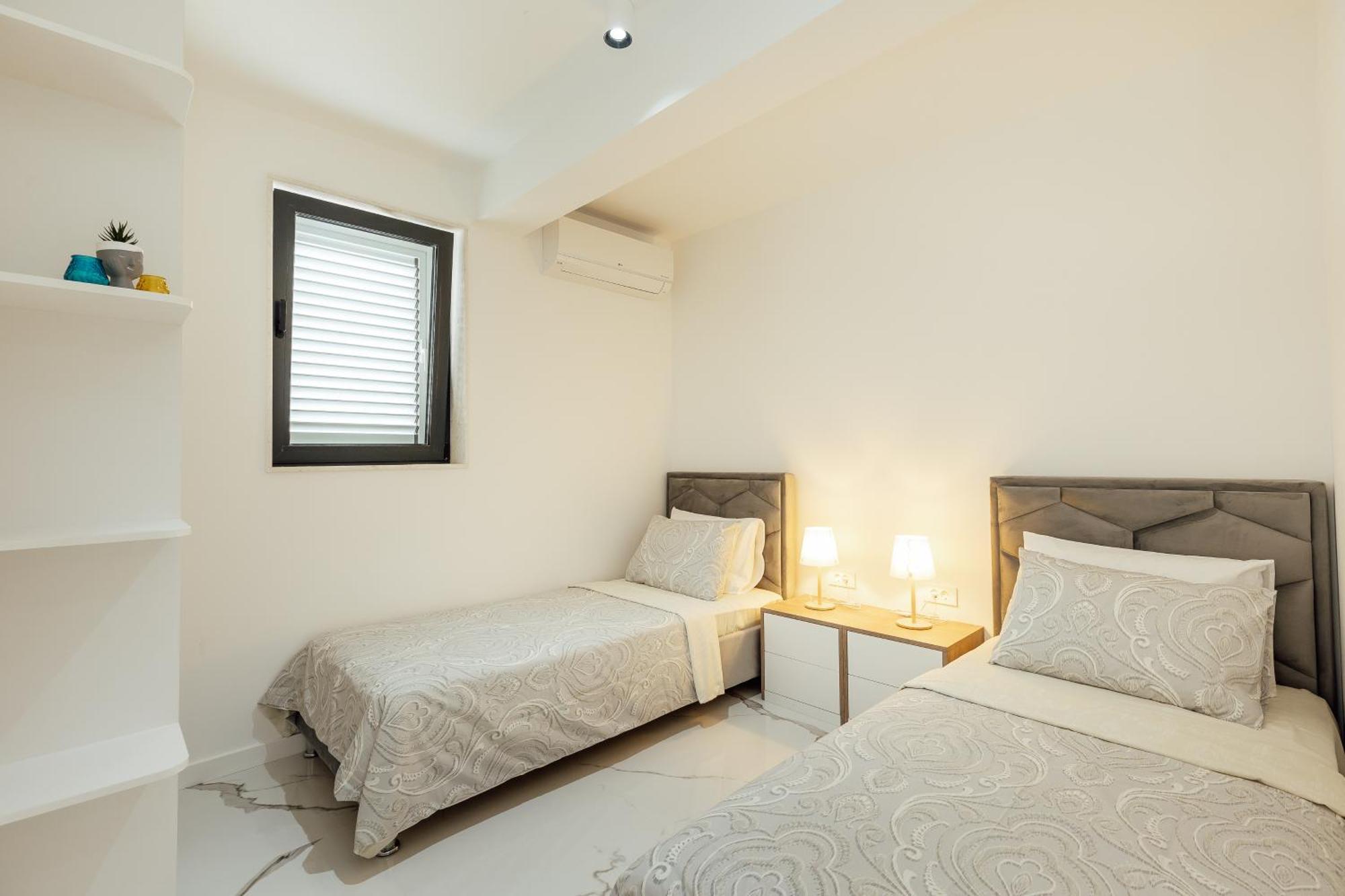 Savina Beachfront Oasis Herceg Novi Exterior photo